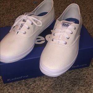 BRAND NEW SIZE 8 shoe